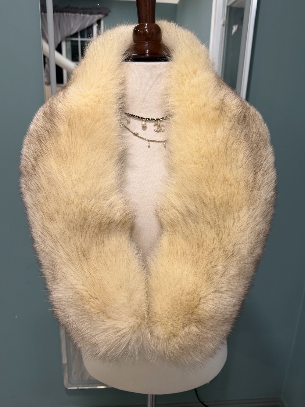 Japanese SAGA FOX Ivory Fox Fur Stole Collar Wrap Bridal